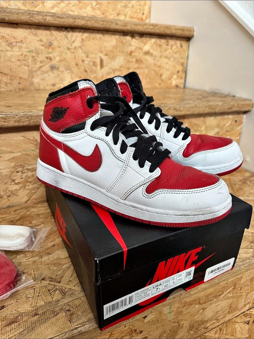 Nike Air Jordan 1 Retro High OG GS 'Heritage' Red & White US 7Y